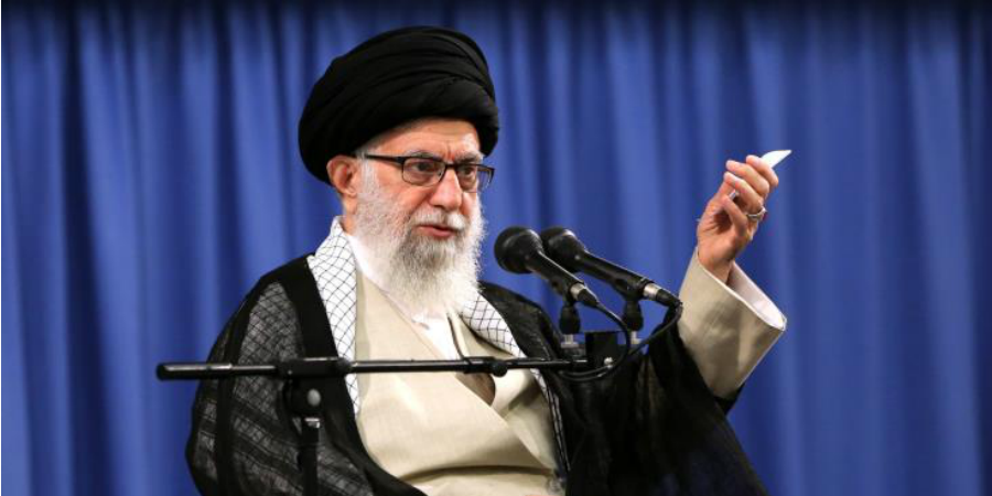 Ο Αγιατολάχ Χαμενεί αποδοκιμάζει τον Μακρόν για την προώθηση συνομιλιών μεταξύ ΗΠΑ και Ιράν